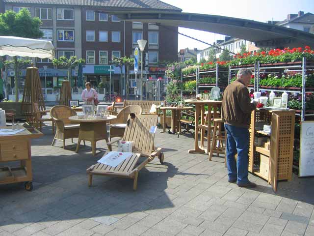 Geranienmarkt, Teak & Garden